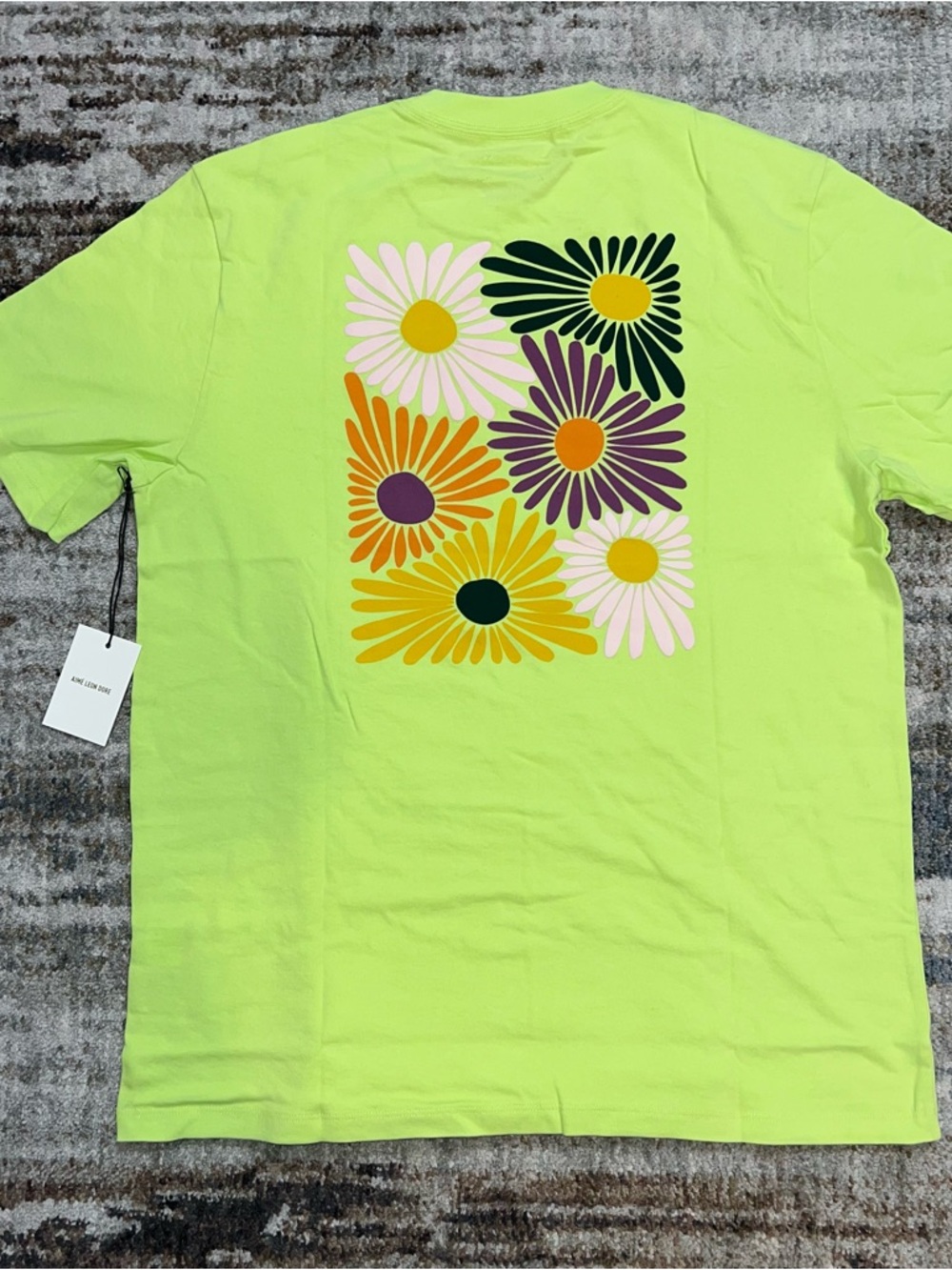 NEW RARE AIMÉ LEON DORE Sharp Green Daisies Tee